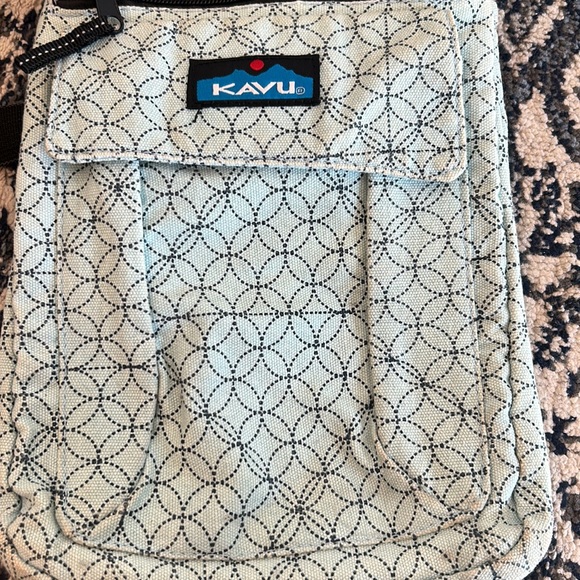 Kavu Crossbody Shoulder Bag Purse Adjustable Strap 4 Pouch - Picture 2 of 5